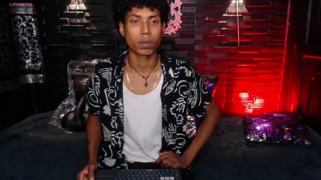 Snapshot of Walkers05 chatting on February 2026 12:19:02 AM Walkers05 online show from February 2026 12:19:02 AM