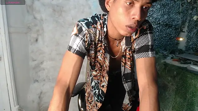 Snapshot of Walkers05 chatting on March 2026 06:33:01 PM Walkers05 online show from March 2026 06:33:01 PM