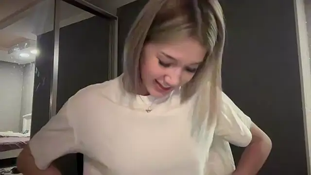 Snapshot of lilXdomiii chatting on February 2026 08:49:02 PM lilXdomiii online show from February 2026 08:49:02 PM