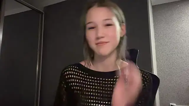 Snapshot of lilXdomiii chatting on March 2026 02:33:02 PM lilXdomiii online show from March 2026 02:33:02 PM