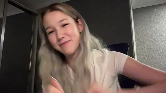 Snapshot of lilXdomiii chatting on March 2026 08:14:01 PM lilXdomiii online show from March 2026 08:14:01 PM