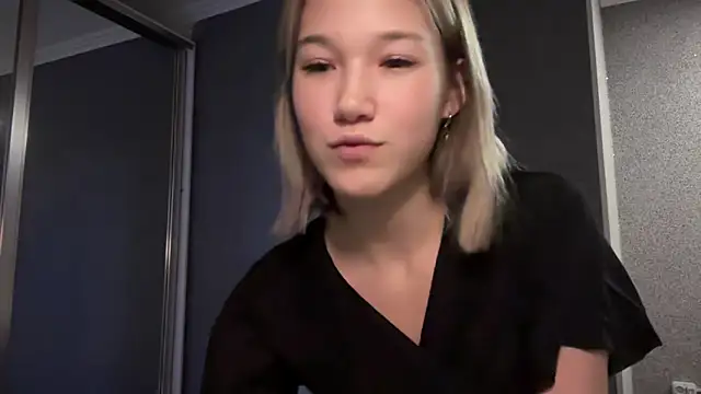 Snapshot of lilXdomiii chatting on March 2026 02:32:01 PM lilXdomiii online show from March 2026 02:32:01 PM