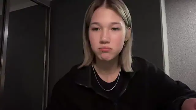 Snapshot of lilXdomiii chatting on March 2026 08:25:01 PM lilXdomiii online show from March 2026 08:25:01 PM