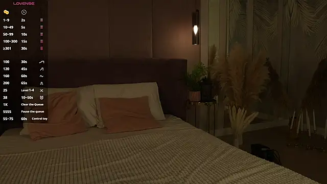 VivanWestwood online show from May 2026 05:10:01 PM