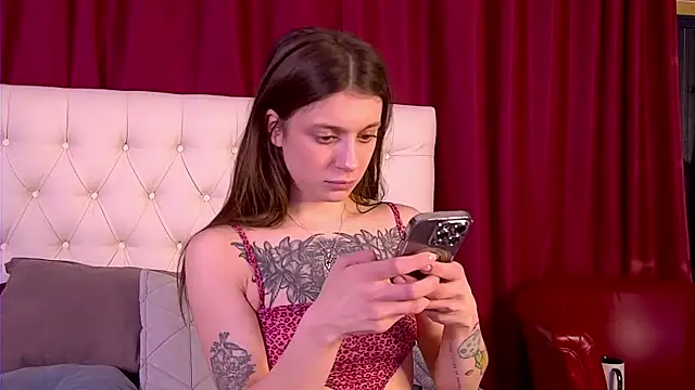 Snapshot of EileenElfie chatting on March 2026 04:29:01 AM EileenElfie online show from March 2026 04:29:01 AM