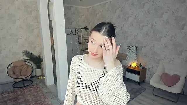 LianneBynon online show from April 2026 09:01:02 AM