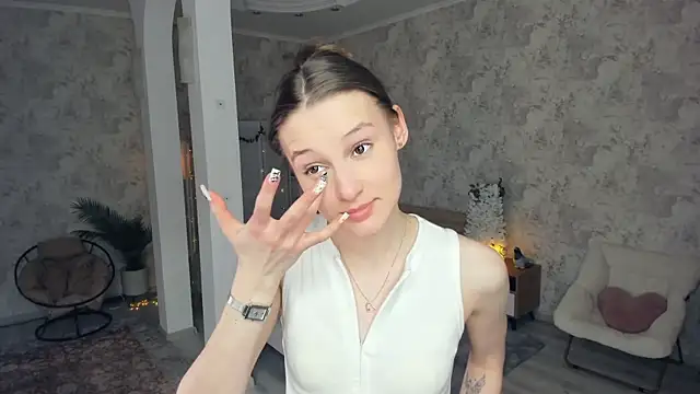 LianneBynon online show from April 2026 02:14:02 PM