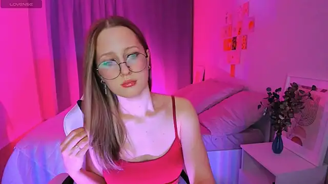 Snapshot of Vega_Taylor chatting on February 2026 03:51:02 AM Vega Taylor online show from February 2026 03:51:02 AM