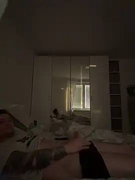 Snapshot of LubasOriginMen chatting on April 2026 04:34:01 AM LubasOriginMen online show from April 2026 04:34:01 AM