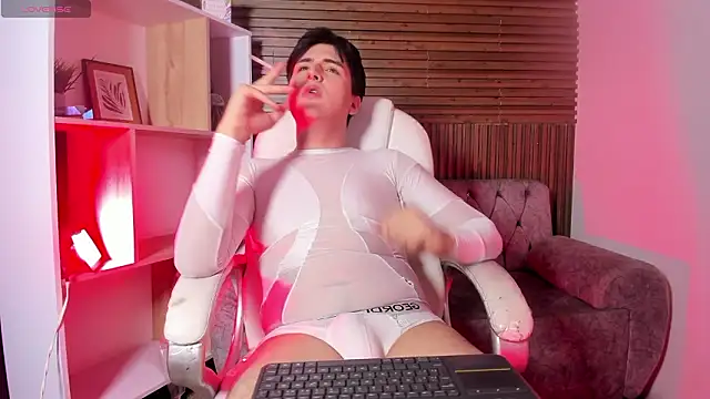 noahWolff  online show from February 2026 04:44:01 AM