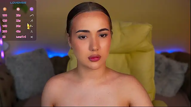 OliviaMoore  online show from June 2026 06:05:01 AM
