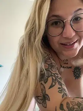 Snapshot of esposatattoo chatting on March 2026 06:11:02 PM esposatattoo online show from March 2026 06:11:02 PM