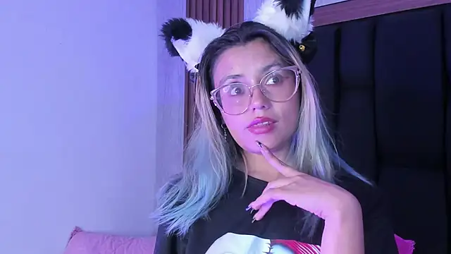 YukkyKuran  online show from February 2026 06:44:02 PM