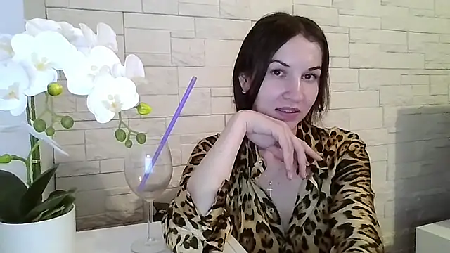 JuliaLovely online show from June 2026 06:35:01 PM