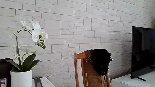 JuliaLovely online show from June 2026 02:09:01 PM