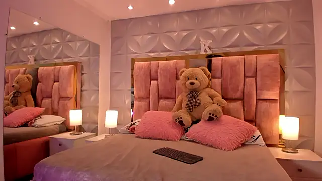 Paris Velvet online show from February 2026 10:15:01 PM