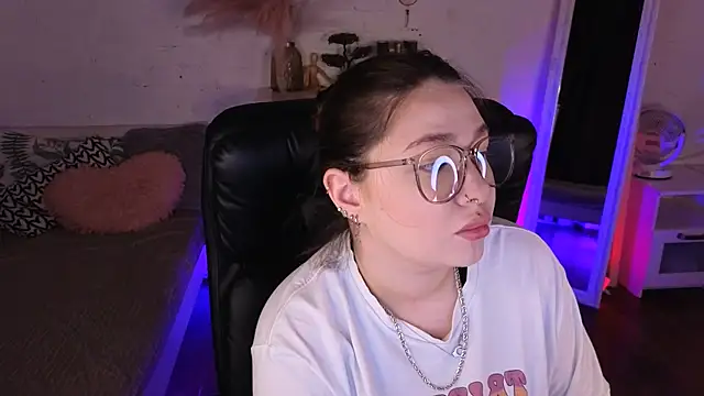 vanessaparadiza online show from May 2026 01:41:01 PM