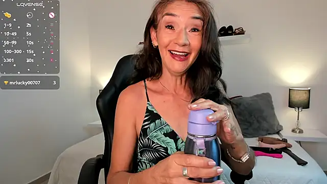 Emma Mendozaa online show from May 2026 11:40:01 AM