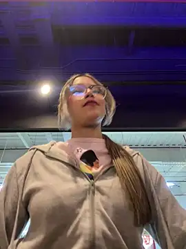 honey luminair online show from February 2026 09:02:02 PM