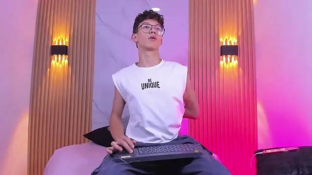 Snapshot of Christopher_Hunter chatting on February 2026 07:56:02 PM Christopher Hunter online show from February 2026 07:56:02 PM