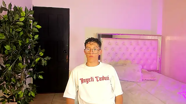 Snapshot of Christopher_Hunter chatting on March 2026 07:52:02 PM Christopher Hunter online show from March 2026 07:52:02 PM