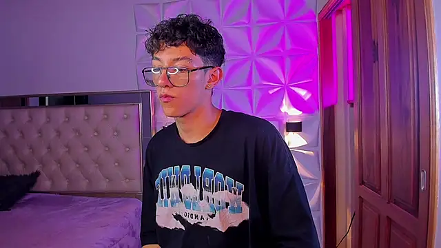 Snapshot of Christopher_Hunter chatting on March 2026 04:06:01 AM Christopher Hunter online show from March 2026 04:06:01 AM