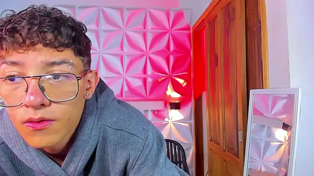 Snapshot of Christopher_Hunter chatting on March 2026 05:02:02 AM Christopher Hunter online show from March 2026 05:02:02 AM