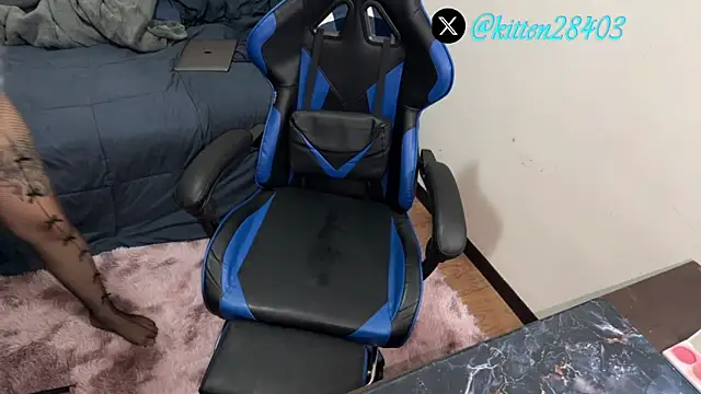 Snapshot of Ales_Kitten_Live chatting on March 2026 10:37:02 PM Ales Kitten Live online show from March 2026 10:37:02 PM