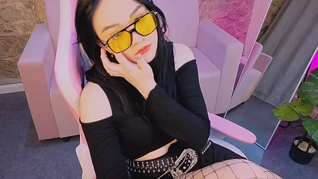 JadeCharm online show from February 2026 08:02:01 AM