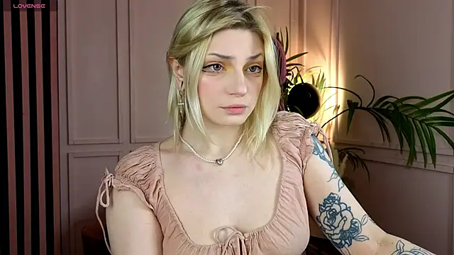 Snapshot of AvaSun chatting on February 2026 10:41:02 PM AvaSun online show from February 2026 10:41:02 PM