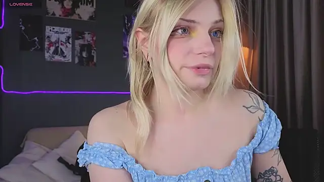 Snapshot of AvaSun chatting on March 2026 01:37:01 PM AvaSun online show from March 2026 01:37:01 PM