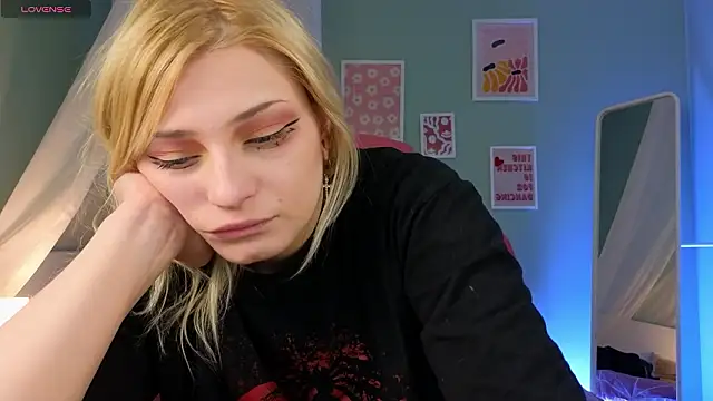 Snapshot of AvaSun chatting on March 2026 01:11:01 AM AvaSun online show from March 2026 01:11:01 AM