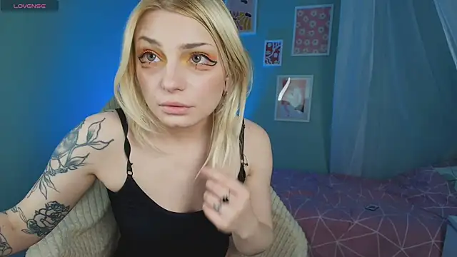 Snapshot of AvaSun chatting on March 2026 12:15:01 AM AvaSun online show from March 2026 12:15:01 AM