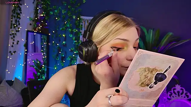 Snapshot of AvaSun chatting on March 2026 10:48:01 PM AvaSun online show from March 2026 10:48:01 PM