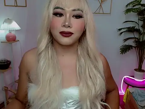 Serenity Mooree online show from March 2026 12:27:01 AM