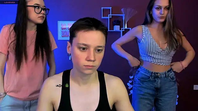 Snapshot of emi_fade chatting on March 2026 09:48:01 AM emi fade online show from March 2026 09:48:01 AM