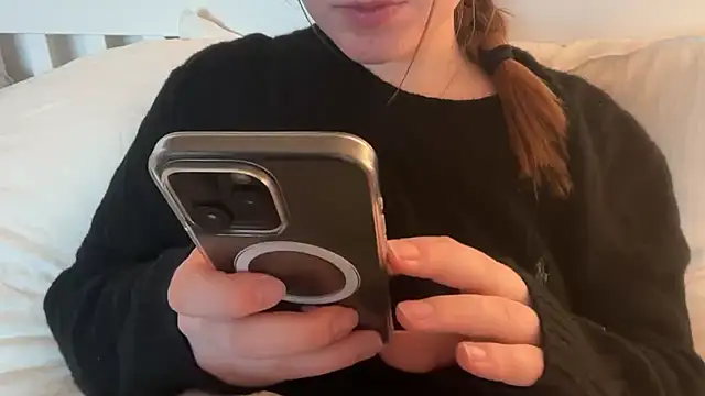 Lucyschickt online show from April 2026 06:36:02 PM