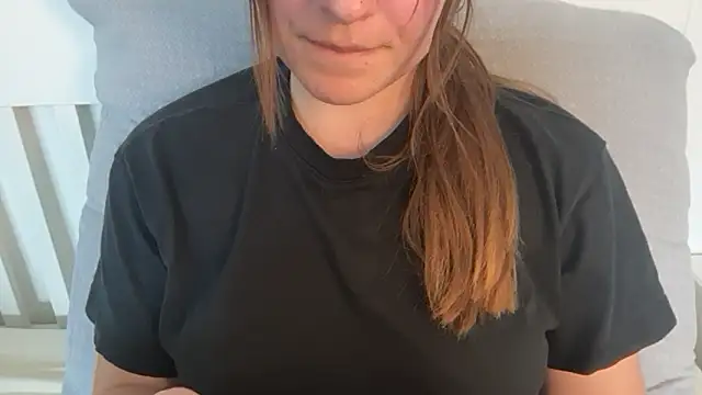 Lucyschickt online show from June 2026 02:15:02 PM