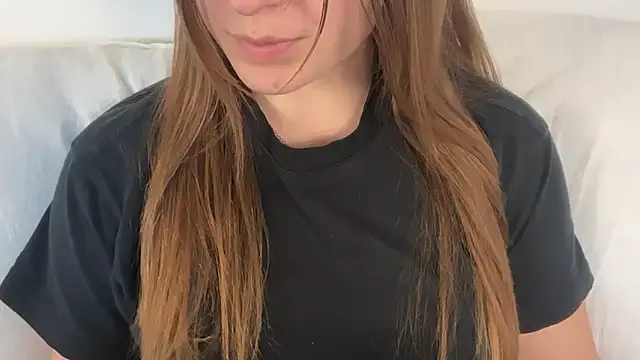 Lucyschickt online show from June 2026 05:11:02 PM