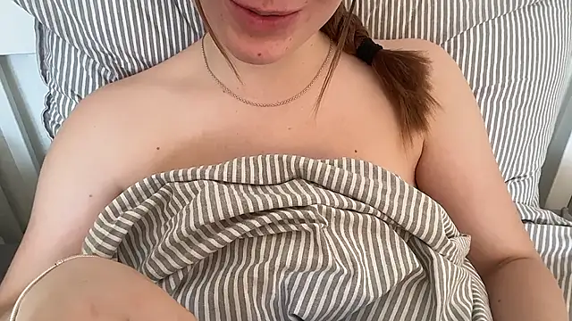 Lucyschickt online show from June 2026 07:11:01 AM