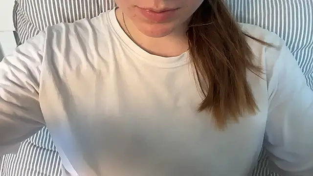 Lucyschickt online show from June 2026 04:00:02 PM
