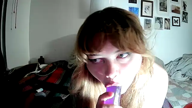 Snapshot of lucielark chatting on October 2025 05:57:02 AM lucielark online show from October 2025 05:57:02 AM