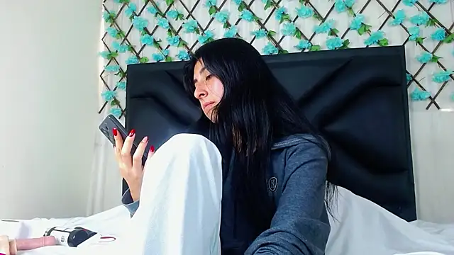 EmmaWilliamss4 online show from February 2026 04:22:01 PM