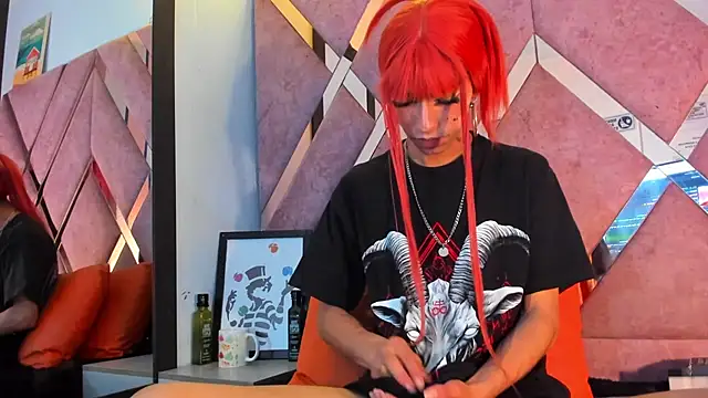 MeghanQueen   online show from May 2026 05:37:01 AM