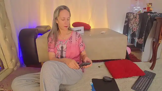laurasofia45 online show from June 2026 11:19:02 AM