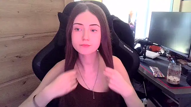 karlaluuvv online show from April 2026 11:44:02 AM