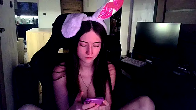 karlaluuvv online show from April 2026 05:55:01 PM