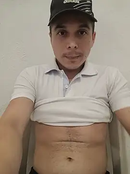 Snapshot of Reuss25 chatting on August 2026 07:33:02 AM Reuss25 online show from August 2026 07:33:02 AM