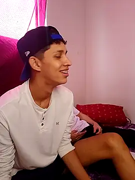 Jeunes Grossieres online show from February 2026 07:39:02 PM