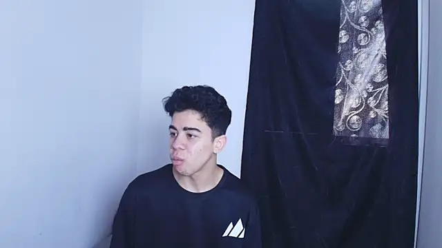 Jeunes Grossieres online show from February 2026 06:56:01 PM